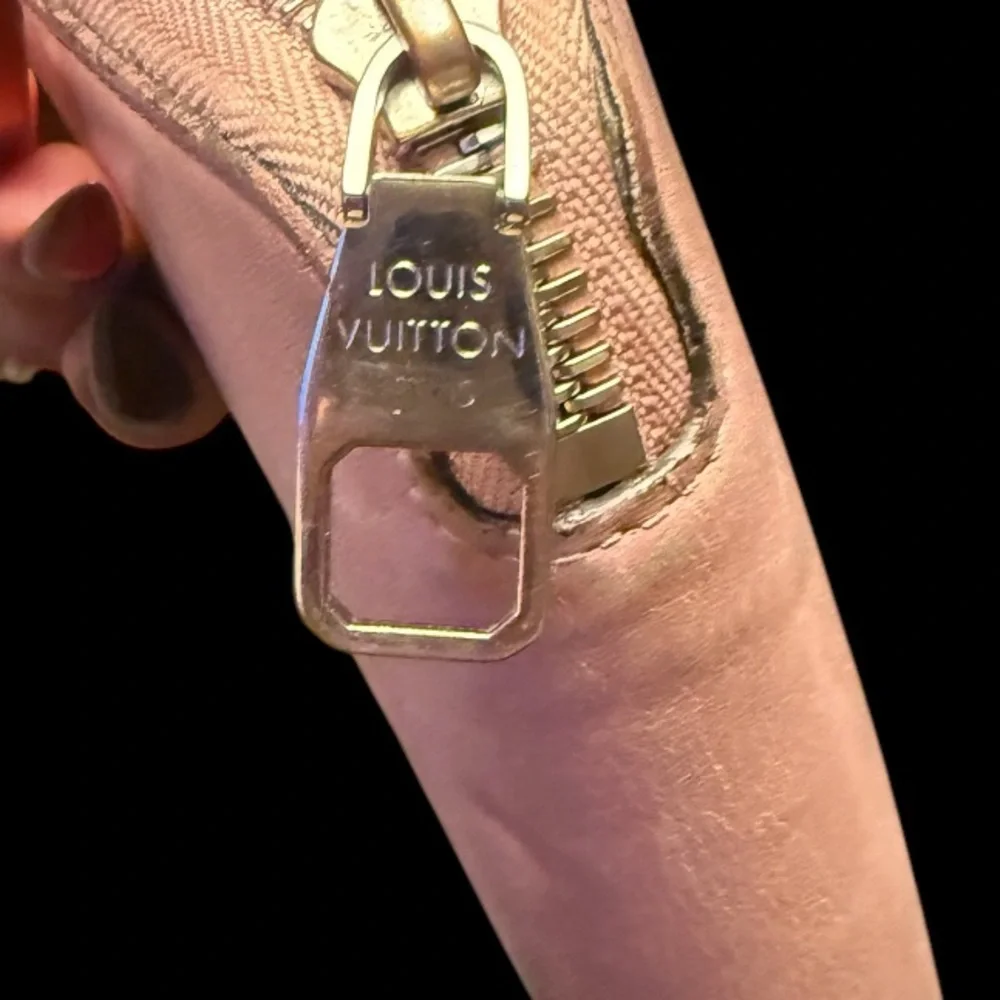 Louis Vuitton Articles De Voyage Veau Soie Lena Calfskin Pink Zippy Wallet